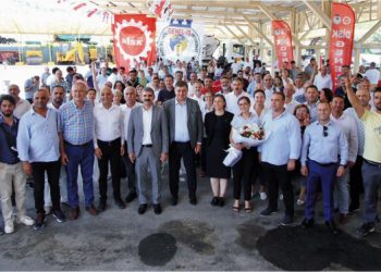 KARŞIYAKA’DA TOPLU İŞ SÖZLEŞMESİ SEVİNCİ