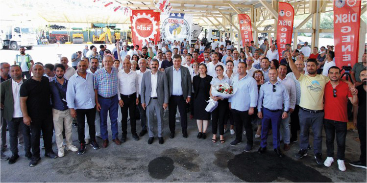 KARŞIYAKA’DA TOPLU İŞ SÖZLEŞMESİ SEVİNCİ