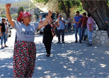 Karaburun’da emekçinin yüzünü güldüren toplu sözleşme