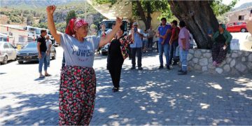 Karaburun’da emekçinin yüzünü güldüren toplu sözleşme
