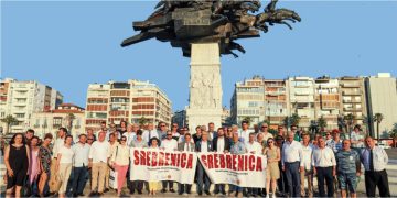 Batur: Srebrenitsa’nın acısı yüreğimizde