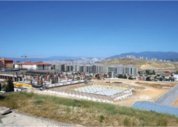 Atatürk Gençlik ve Spor Merkezi hızla yükseliyor