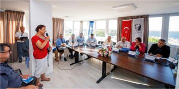 Başkan Tunç Soyer Karaburunlu muhtarlarla buluştu