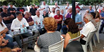 Bayraklı sokaklarında seferberlik!