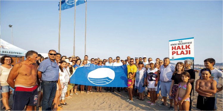 Dikili plajlarına 2 Mavi Bayrak daha eklendi