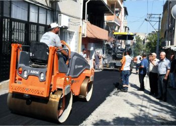 Karabağlar’da asfaltlamalar son hızla sürüyor