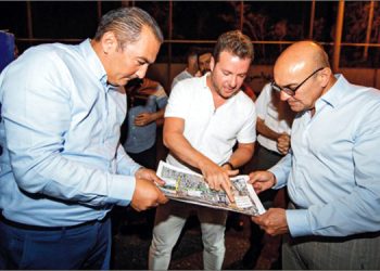 Başkan Tunç Soyer asfalt serim çalışmalarını inceledi