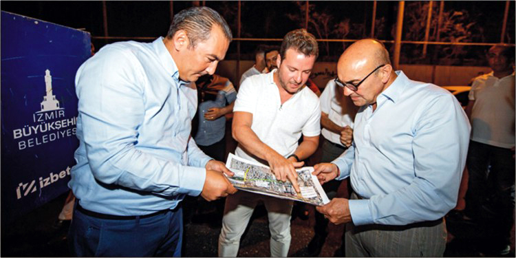Başkan Tunç Soyer asfalt serim çalışmalarını inceledi