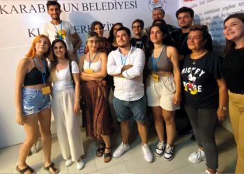 Karaburun Belediyesi üniversite adaylarının yanında