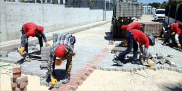 Menderes Belediyesi’nden Görece’de yol yapım seferberliği
