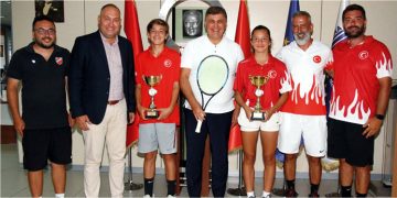 KSK TENİS ŞUBESİ’NDEN BAŞKAN TUGAY’A ZİYARET
