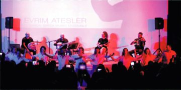 Sanathane, Evrim Ateşler konseriyle ‘Merhaba’ dedi