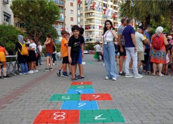 BOSTANLI’DA YAŞAM SOKAĞA TAŞTI