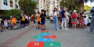 BOSTANLI’DA YAŞAM SOKAĞA TAŞTI