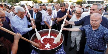 KARŞIYAKA’DA AŞURE BULUŞMASI