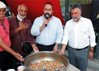 Bayraklı Belediyesinden aşure etkinliği