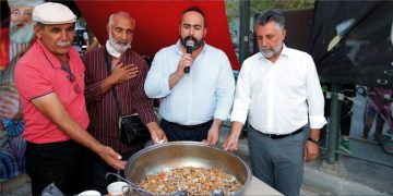 Bayraklı Belediyesinden aşure etkinliği