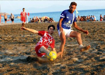 Menderes’te Plaj Futbolu Turnuvası