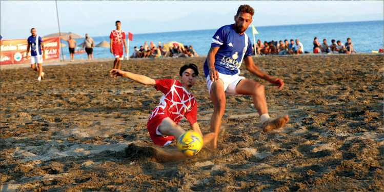 Menderes’te Plaj Futbolu Turnuvası