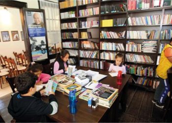 Bu yazı da kitaplarla geçirdiler