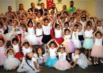 Sanat ve Kişisel Gelişim Atölyeleri’nde rengarenk final: Minikler yeteneklerini sergiledi
