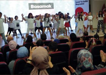 Basamak yaz okullarına renkli kapanış