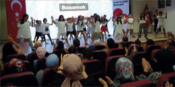 Basamak yaz okullarına renkli kapanış