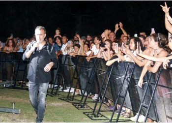 HALUK LEVENT FOÇADA GÖNÜLLERİ FETHETTİ