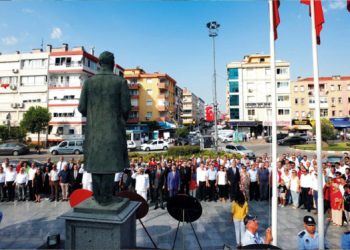 Zafer Bayramı’nın 100’üncü yılı Bayraklı’da da kutlandı