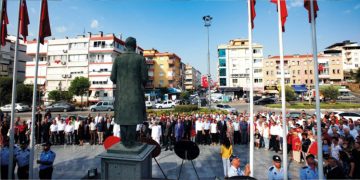Zafer Bayramı’nın 100’üncü yılı Bayraklı’da da kutlandı