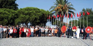 BÜYÜK ZAFERİN 100.YILDÖNÜMÜ FOÇADA COŞKUYLA KUTLANDI