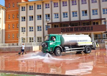 Karabağlar Belediyesi’nden okullara temizlik desteği