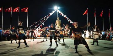 HAVADA, KARADA, DENİZDE 9 EYLÜL ŞÖLENİ!