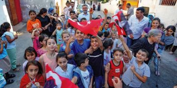 Başkan Sandal, Gümüşpala’da vatandaşla buluştu
