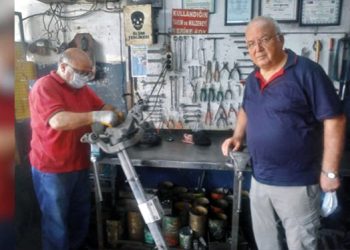 İzmir Oto Tamirciler Odası Meslek Sahibi Yapıyor.