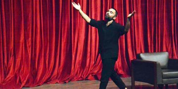 Emrah Kaman “Yüksek Gelirim”le Torbalı’yı güldürdü