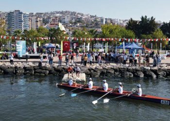 Bayraklı denize açıldı