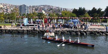 Bayraklı denize açıldı