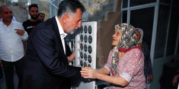 Bayraklı’da sorunlara yerinde çözüm!