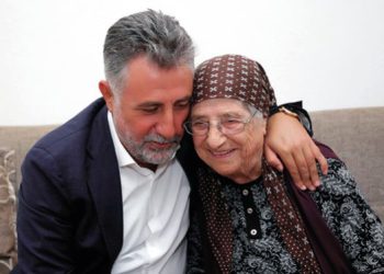 Başkan Sandal mahalle gezilerini sürdürüyor