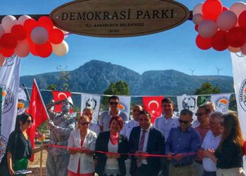 Kurtuluş coşkusu, “Demokrasi” ile taçlandı