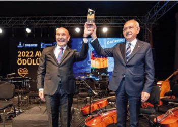 Başkan Soyer: “Ödülü 4,5 milyon İzmirli adına alıyorum”