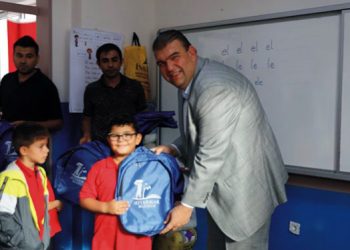 Seferihisar Belediyesi’nden kırtasiye desteği