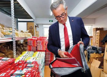 Gaziemirli öğrencilere kırtasiye desteği