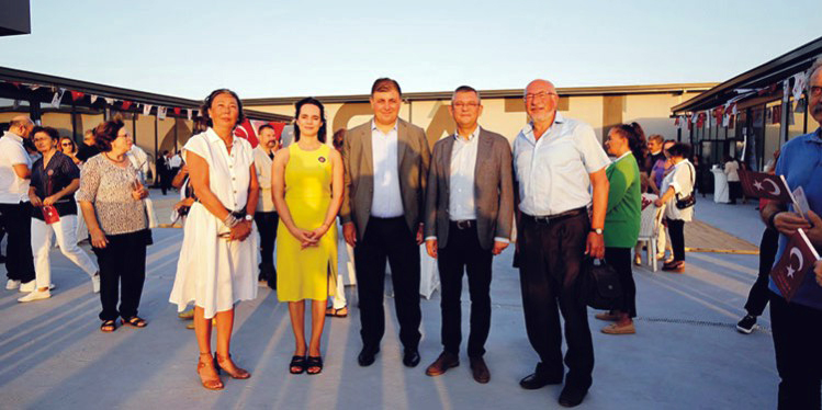 ‘ATEŞ ÇEMBERİNDE İZMİR’ SERGİSİ