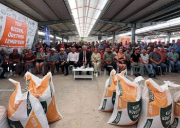 Büyükşehir’den Dikili’deki üreticiye yem desteği