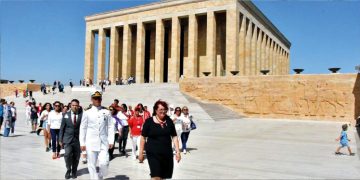 FOÇALILAR ZAFERİN 100.YILINI KUTLAMAYA ATANIN HUZURUNDA BAŞLADILAR