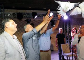 Menderes’te Barış Güvercinleri Uçuruldu
