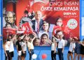 KEMALPAŞA’DA YÜZLERCE ÇOCUK YÜZME ÖĞRENDİ