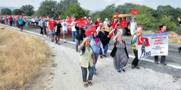 Zafer Yolu kafilesi Takmak’ta